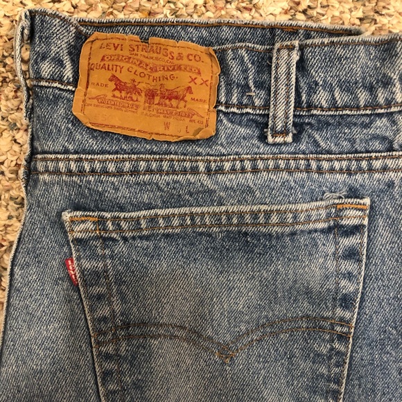 Vintage Levi Mom Jeans - Picture 5 of 9
